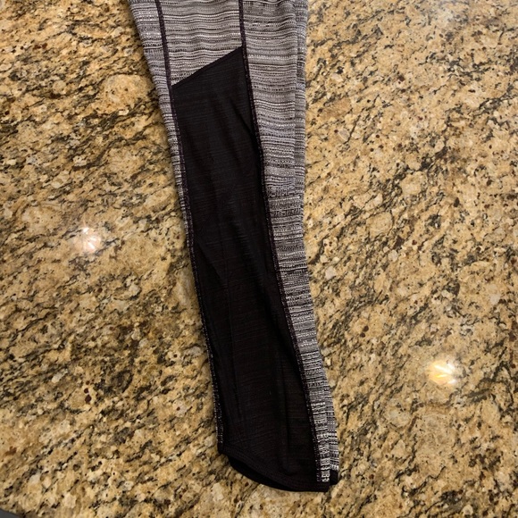 ATHLETA Jacquard Chaturanga high rise Mesh Capri Crop Leggings small - Picture 4 of 8